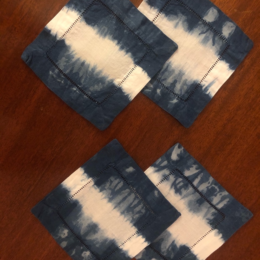 Hand-dyed shibori napkins “horizon” indigo